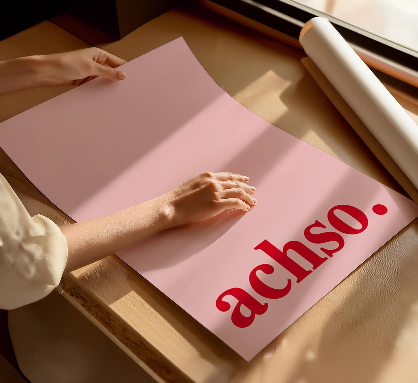 Modernes Poster mit "Achso" Schriftzug in knalligen Farben (rot und pink).