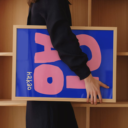 Ein witziges Typografie-Poster von Frost & Freckles als originelle Deko für Kinderzimmer, Küche oder Flur.