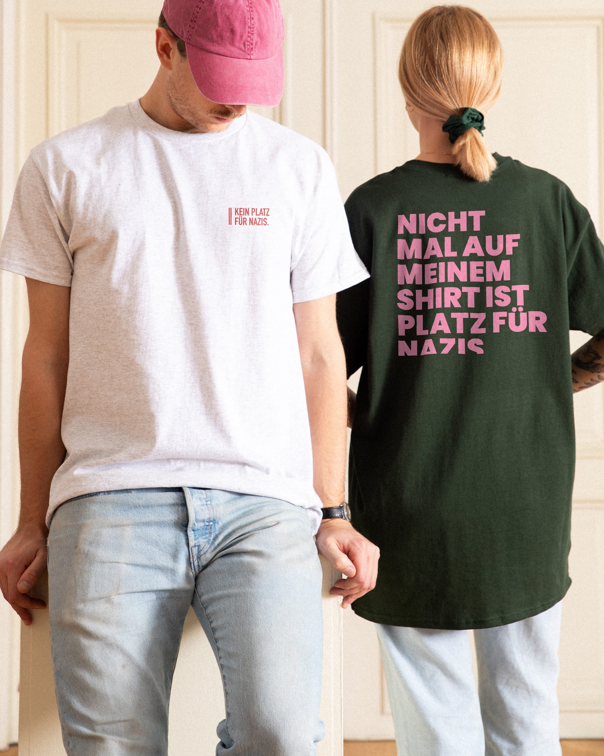 Frost and Freckles Baumwoll-Shirt mit humorvollem Anti-Afd- und Anti-Merz-Spruch als modisches Highlight für Festivals und Demos.