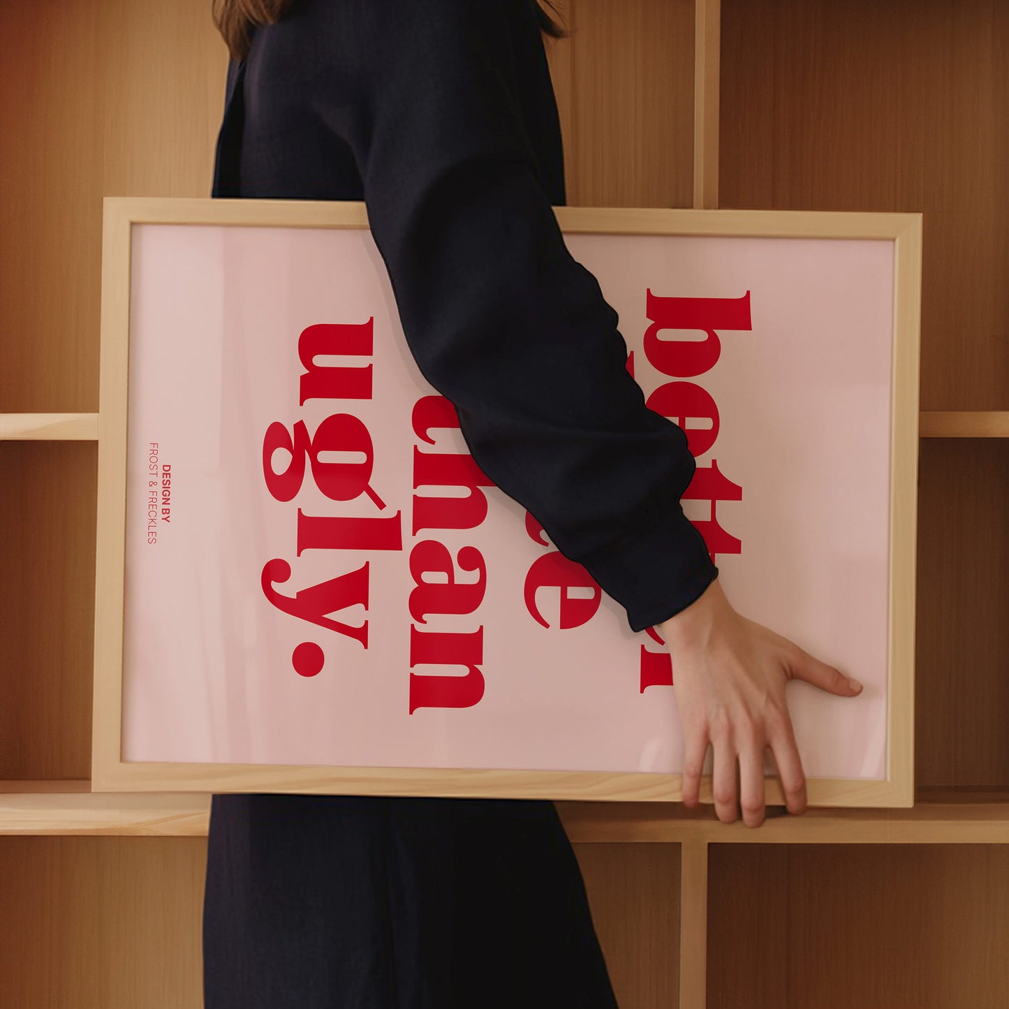 Witziges Bad Poster als Geschenk für Frauen in Rotem und Pinkem Design