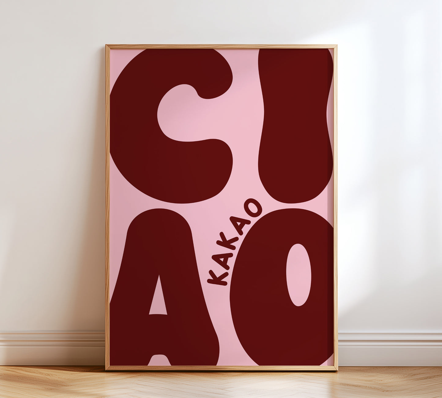 Retro-Poster mit dem Schriftzug "Ciao Kakao" in einer stylischen, serifenbetonten Schriftart auf hellem Hintergrund.