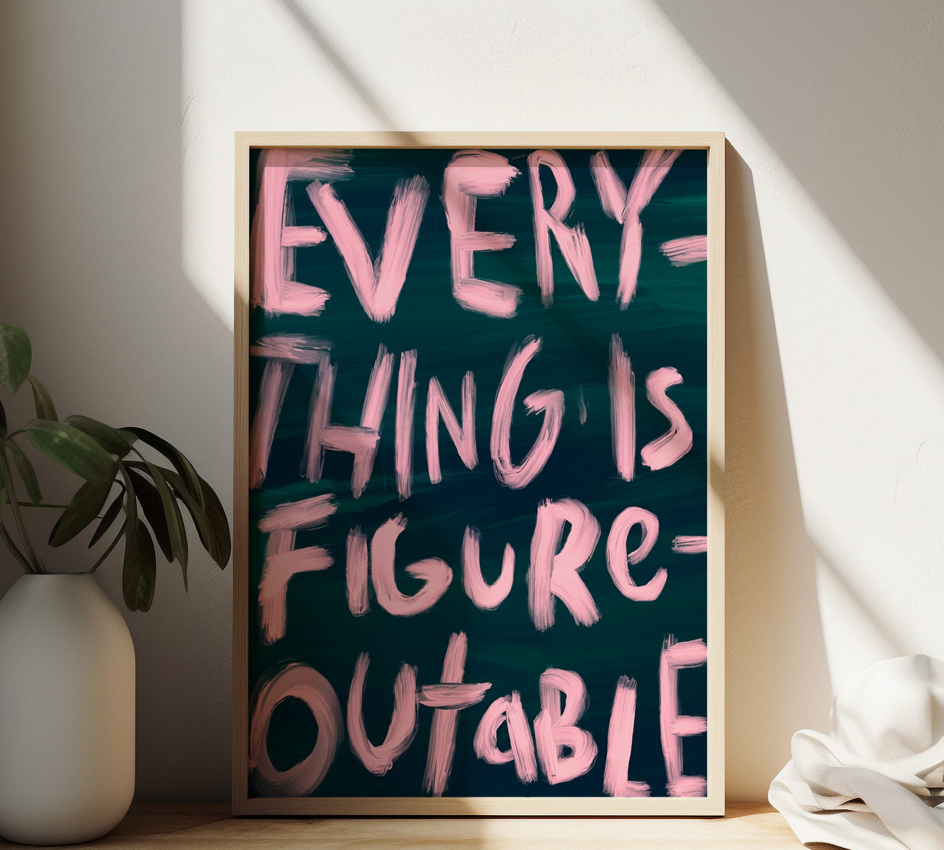 Gerahmtes motivierendes Poster für Home Office oder Schreibtisch mit Everything is Figureoutable Motiv