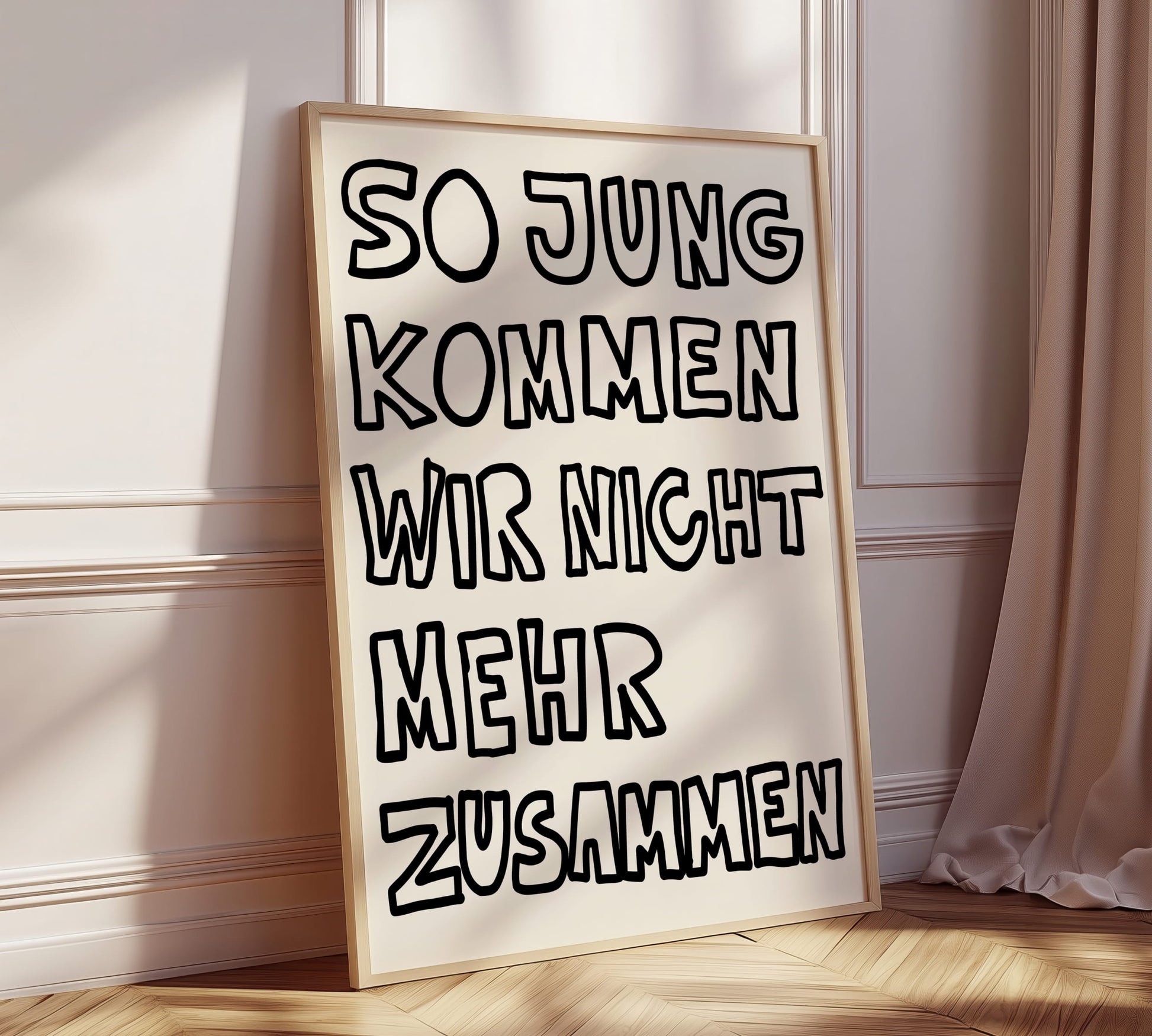 Schlichtes Typografie Poster mit humorvollem Text "So Jung Kommen Wir Nicht Mehr Zusammen" in Holzrahmen