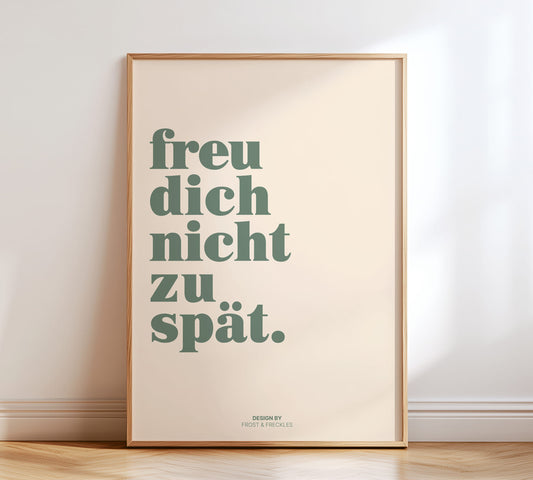 Salbei Grün Poster mit Spruch „Freu dich nicht zu spät“