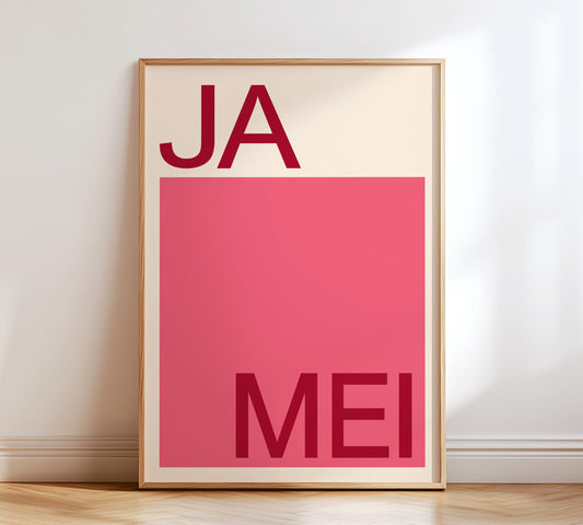Pink Rotes Poster mit bayerischem Spruch „Ja mei“ im minimalistischen Design