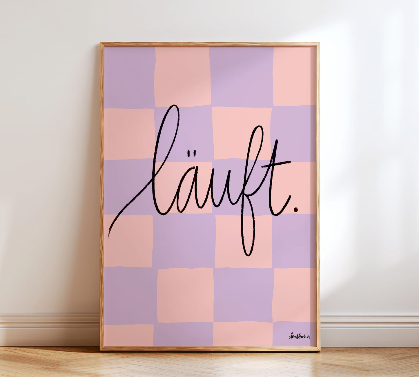 Läuft Poster in Lila und Rosa mit kariertem Hintergrund in Handschrift