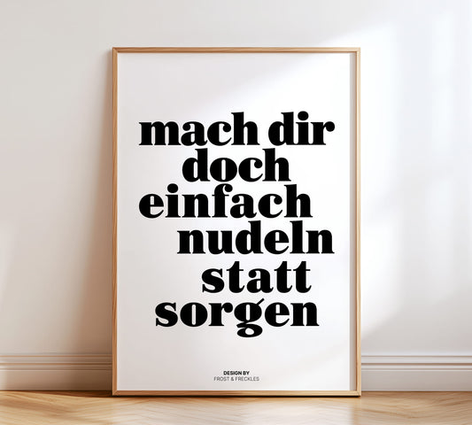 Moderner s/w Typografie Print mit dem lustigen Pasta Spruch "Mach dir doch einfach Nudeln statt Sorgen"