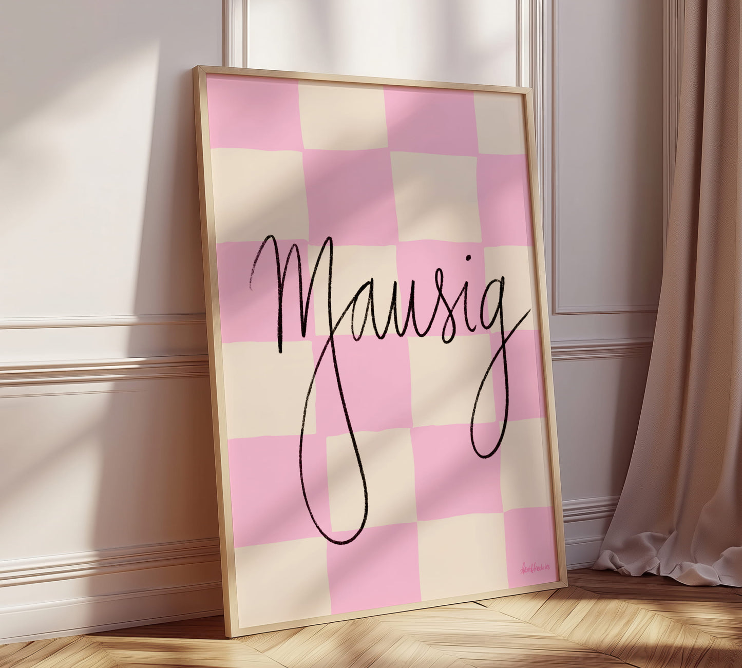 Mausig Print mit handgeschriebener Schrift und weichem Farblook