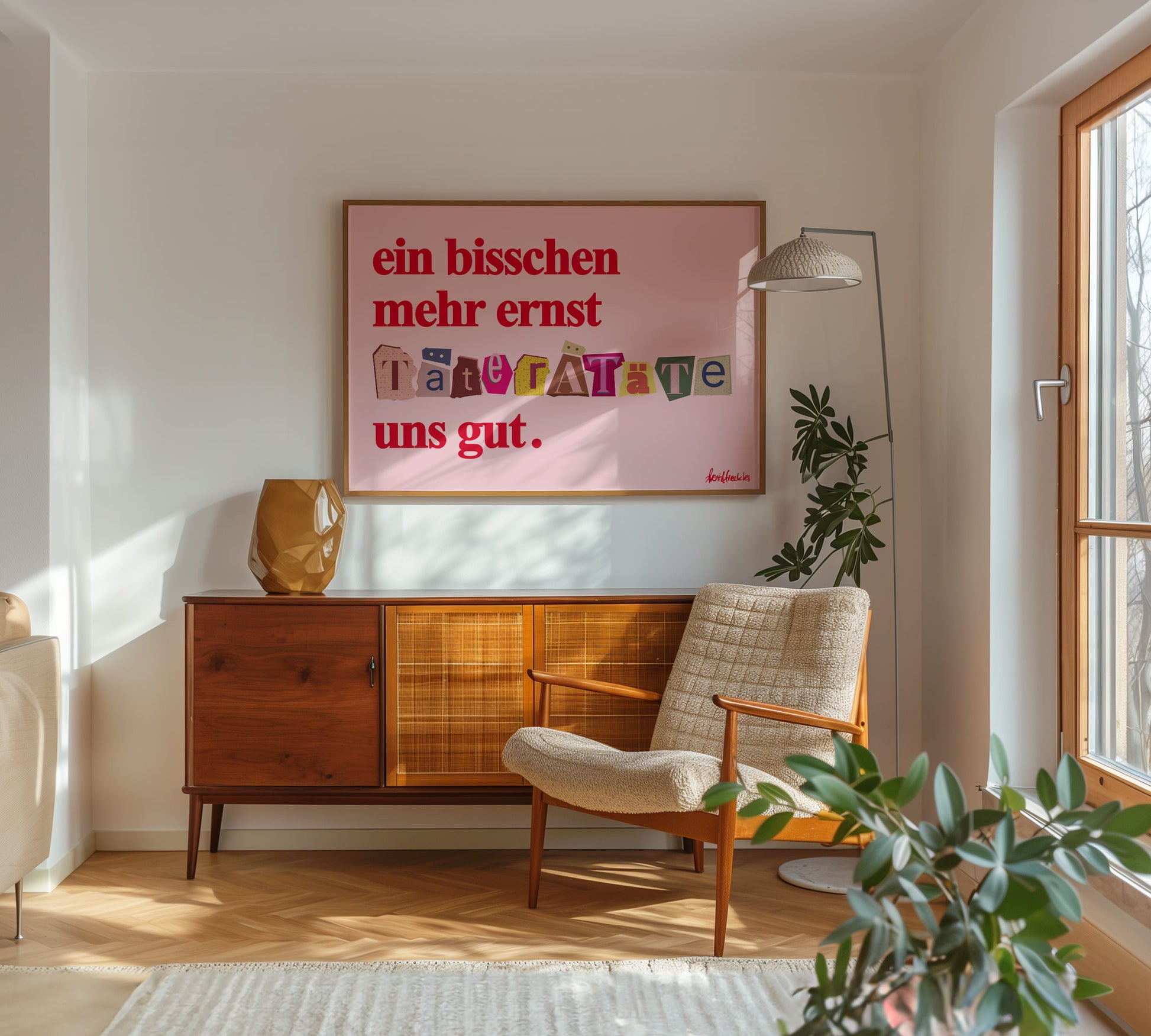 Vintage Farbakzent für Wohnzimmer, Küche oder Büro mit dem humorvollen Ironie Spruch "Ein bisschen mehr Ernst täterätäte uns gut"
