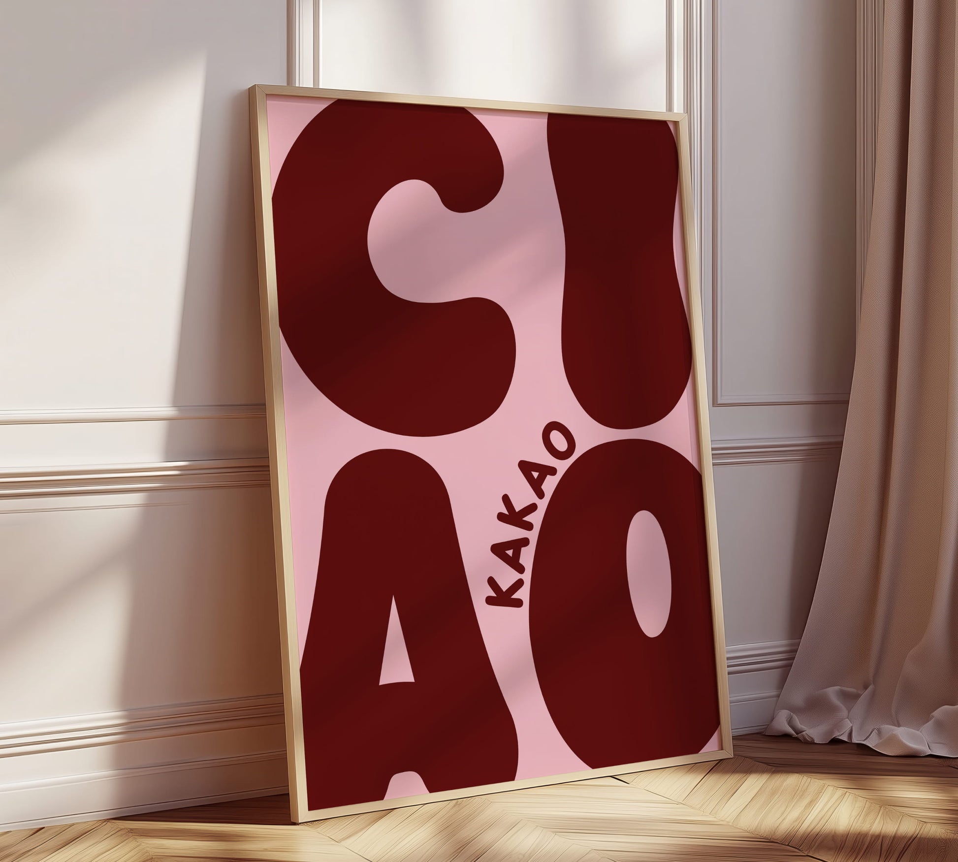 Modernes Typografie-Wandbild Ciao Kakao kombiniert mit minimalistischer Einrichtung in einer hellen Altbauwohnung.