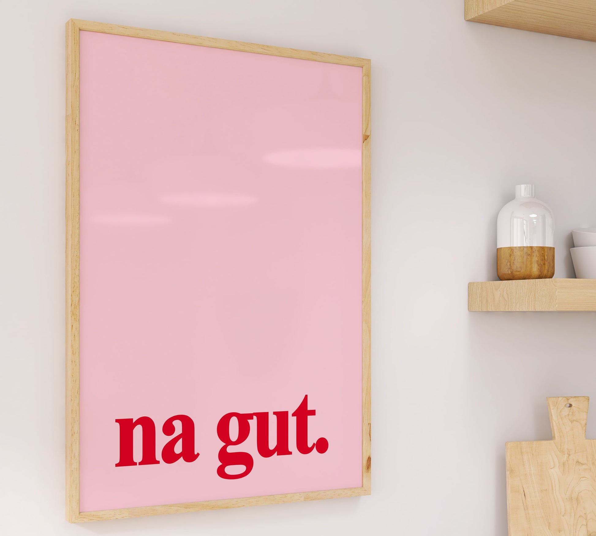 Küchenposter gerahmt, pinke und rote Farben, modern, minimalistisch, mit "na gut" Aufschrift.
