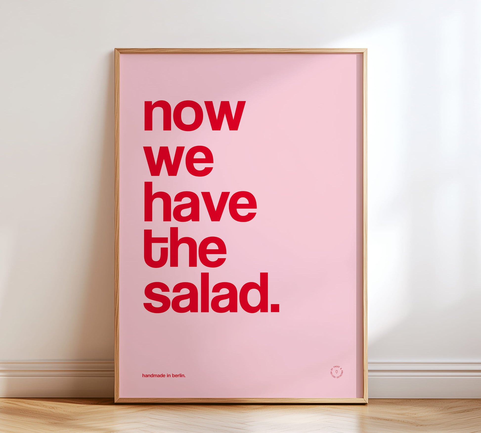 Lustiges Küchenposter "Now we have the salad" mit rot-pinker Typografie