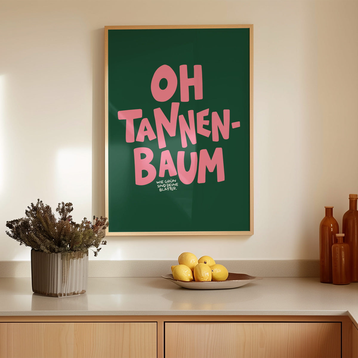 Gemütliches Einrichtungsbeispiel: Das Weihnachts-Wandbild kombiniert mit festlicher Deko über Küchentheke.