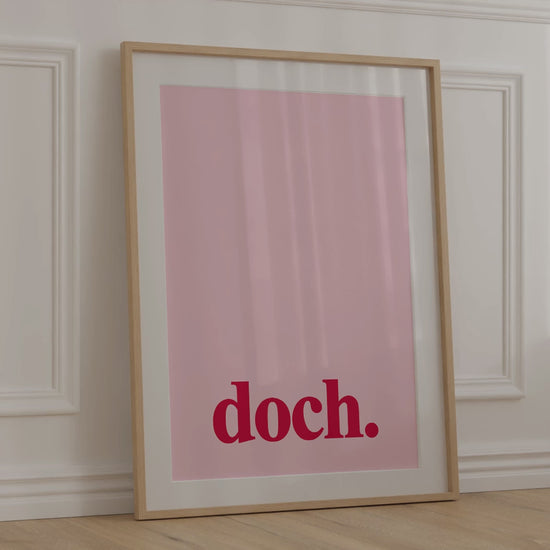 Modernes, minimalistisches "Doch" Poster in rot/pink, gerahmt, Hochformat, Wohnzimmerwand.