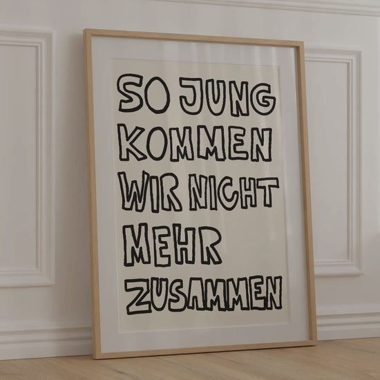 So jung kommen wir nicht mehr zusammen Poster von Frost and Freckles in schlichtem Holzrahmen