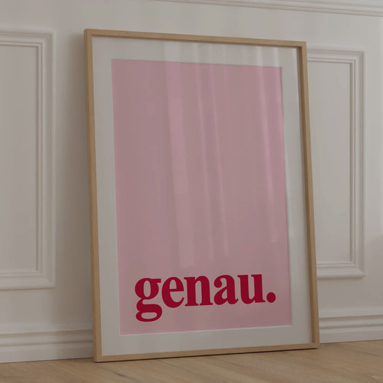Modernes "Typografie" Poster mit dem deutschen Wort "Genau" in pink/rot.
