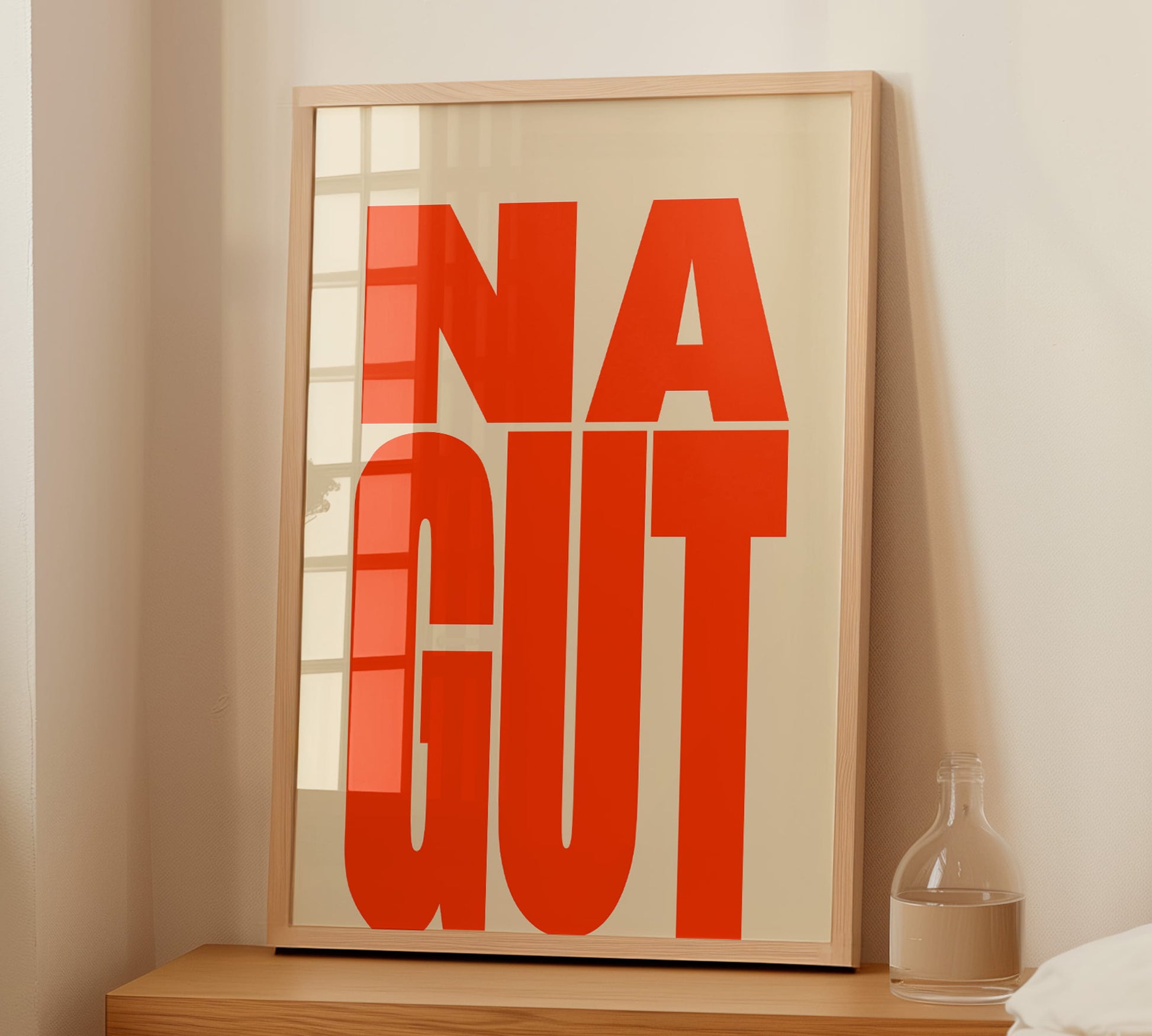 Modernes Typografie-Wandbild "Na Gut" im Stellavie-inspirierten Grafik-Stil für eine stilvolle Gallery Wall.